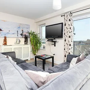 Waterfront Castle View 3 Bed Edinburgh